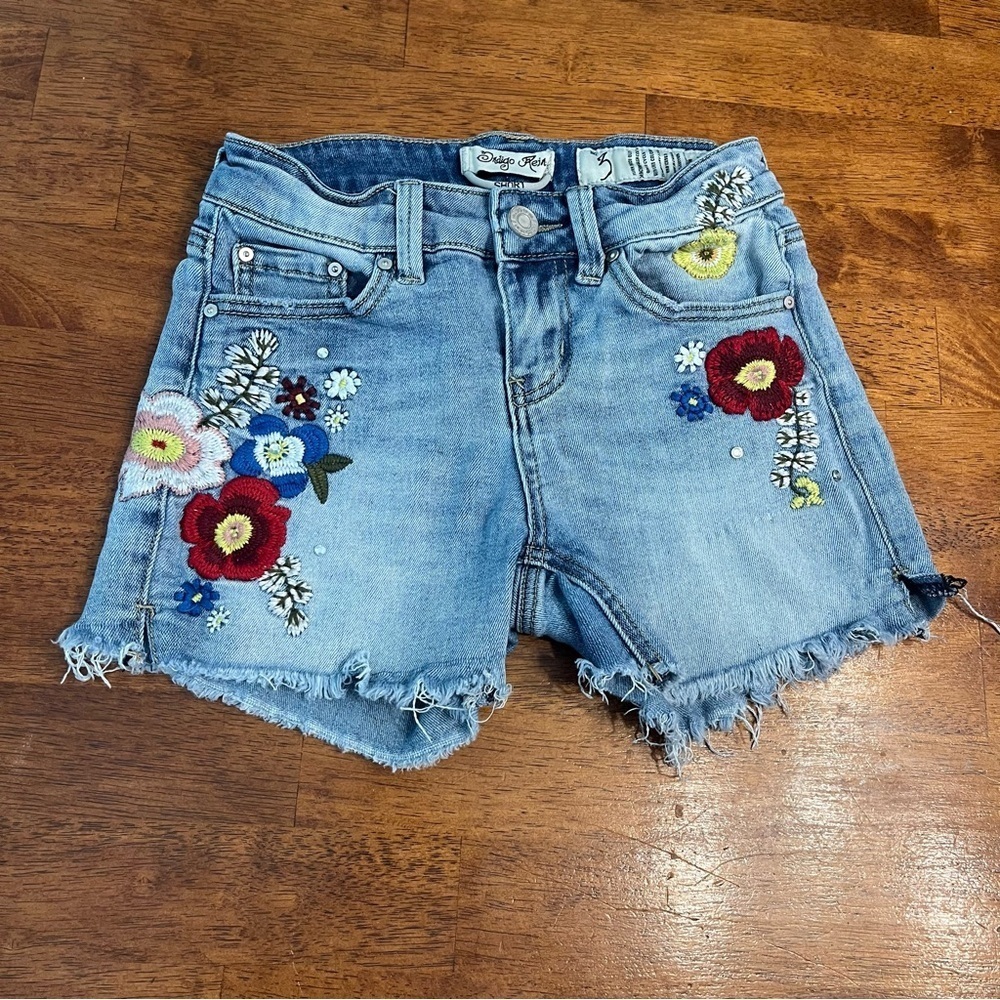 Indigo Rein floral embroidered denim shorts size 3